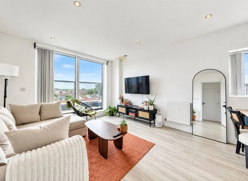 Staines Road, Hounslow, TW3, photo 2