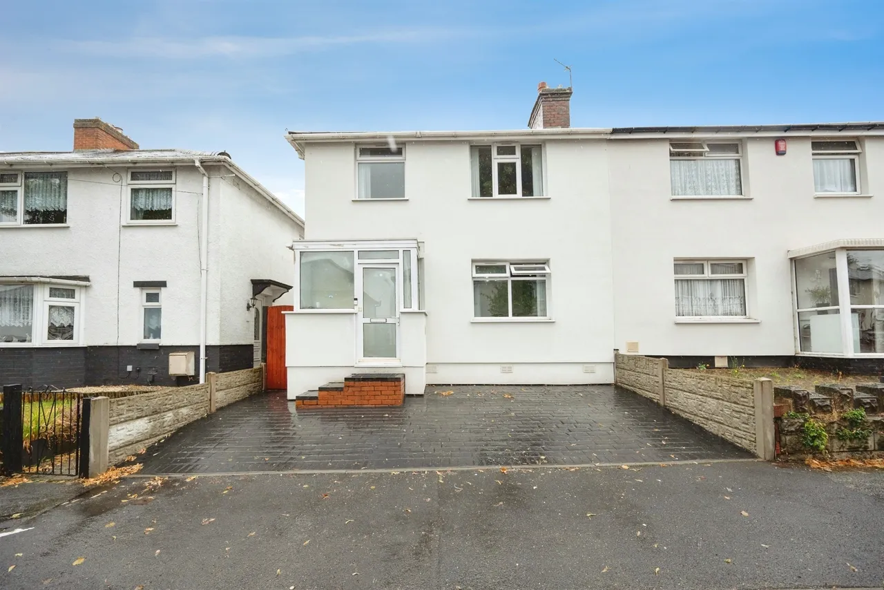3 bed house for sale — Graham Road, West Bromwich