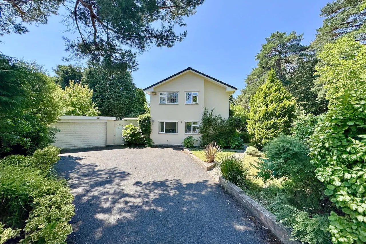 Glenferness Avenue, BH3, photo 2