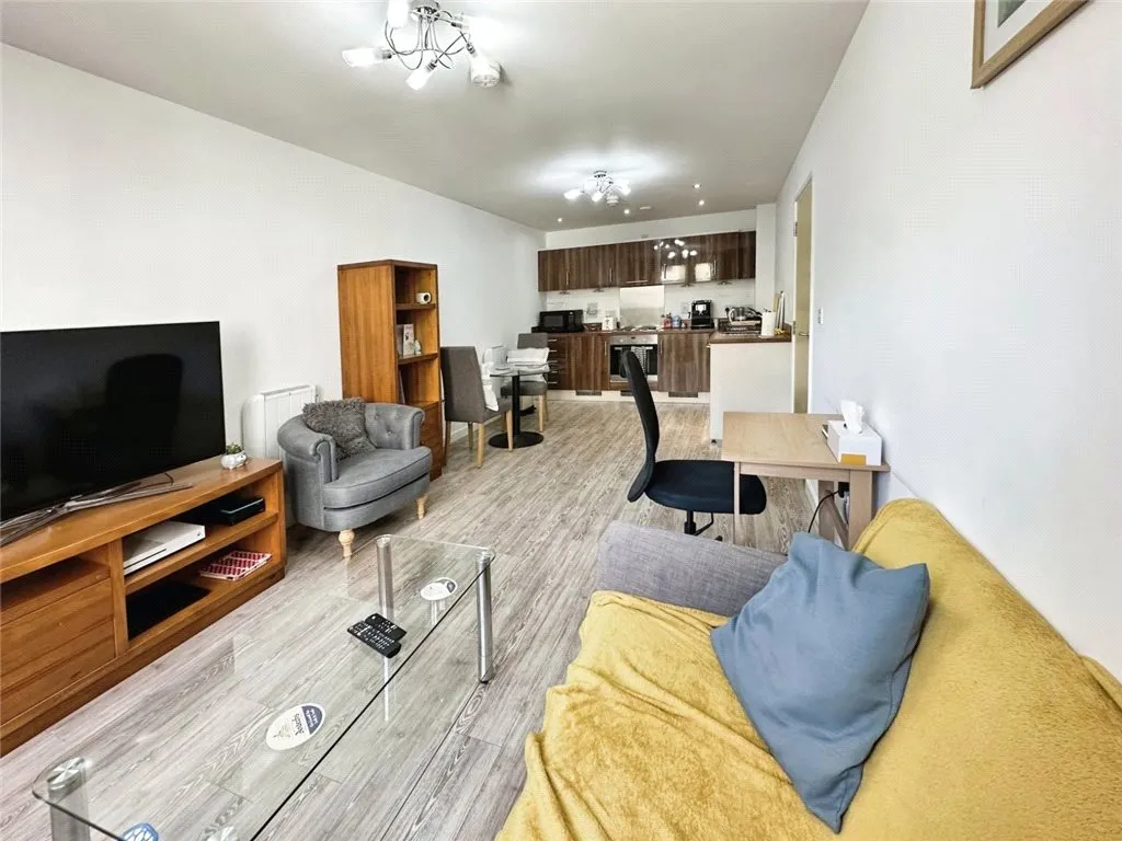Guildford Road, Woking, GU22, photo 2