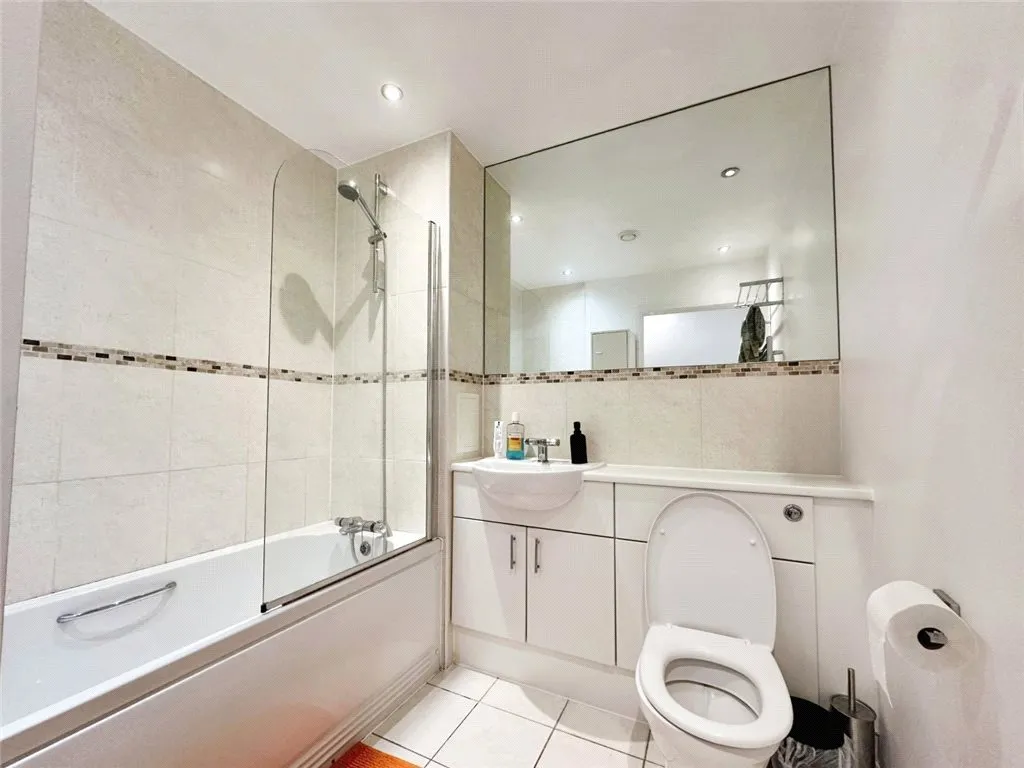 Guildford Road, Woking, GU22, photo 5