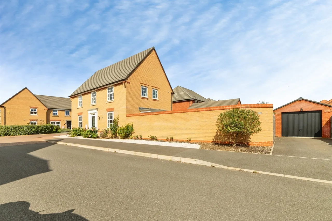 Spruce Meadow, Stotfold, SG5, photo 21