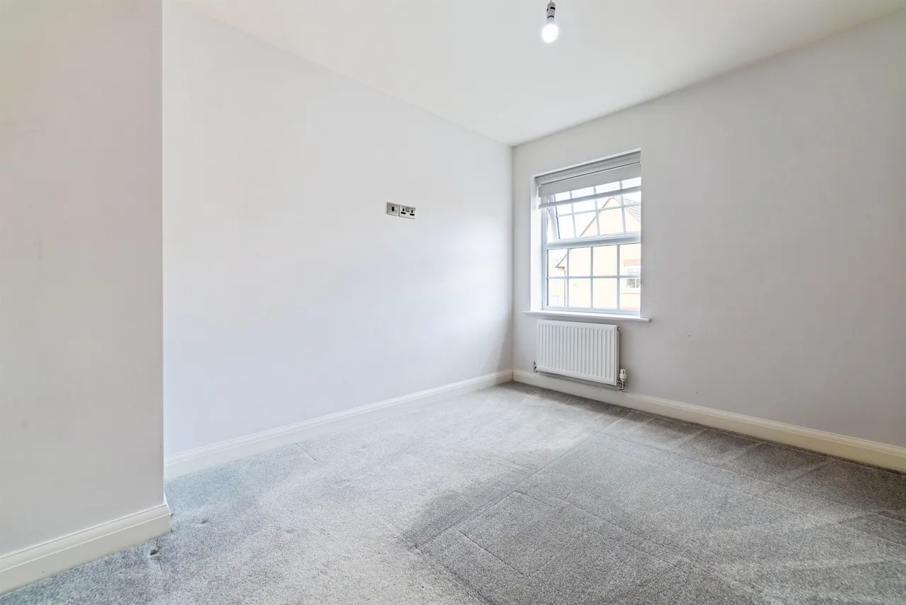 Spruce Meadow, Stotfold, SG5, photo 15