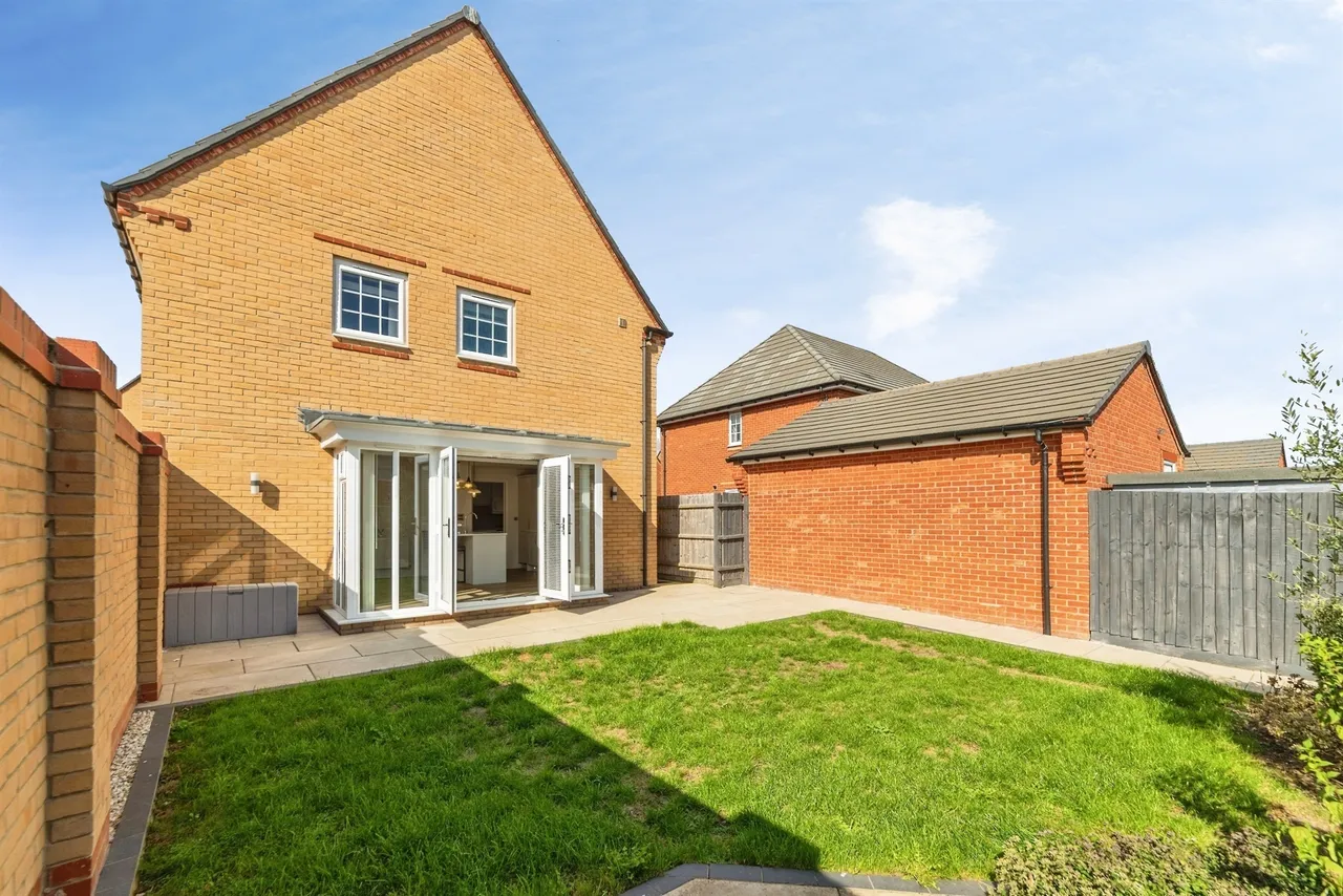 Spruce Meadow, Stotfold, SG5, photo 20