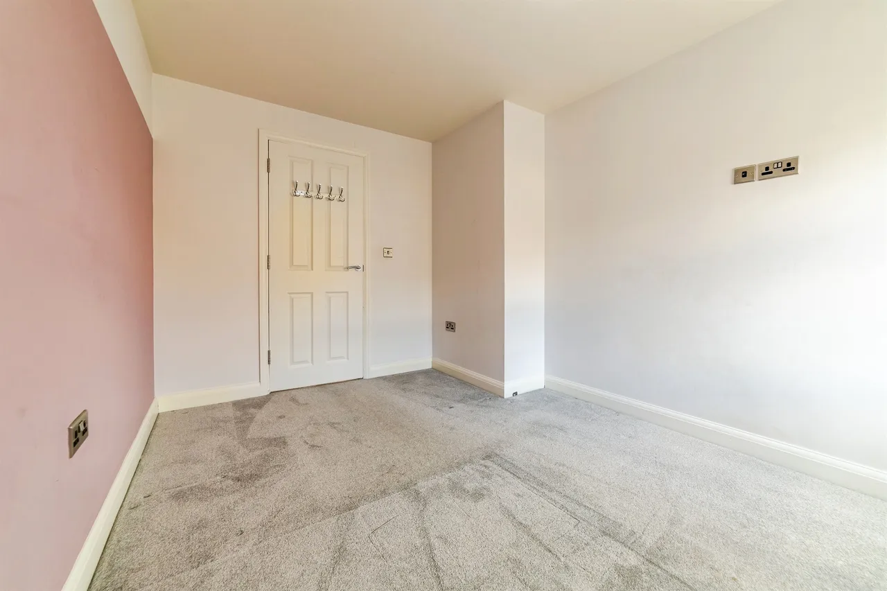 Spruce Meadow, Stotfold, SG5, photo 16