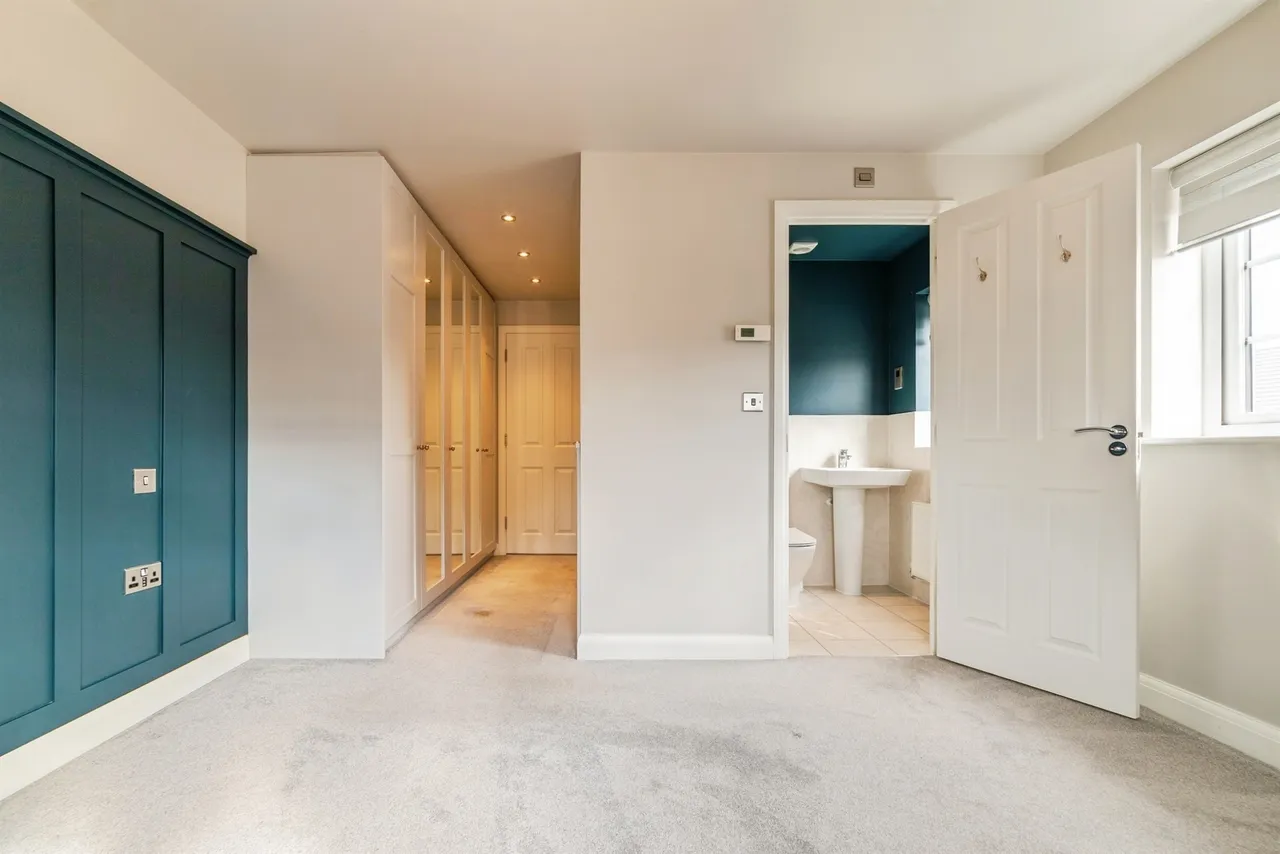Spruce Meadow, Stotfold, SG5, photo 13