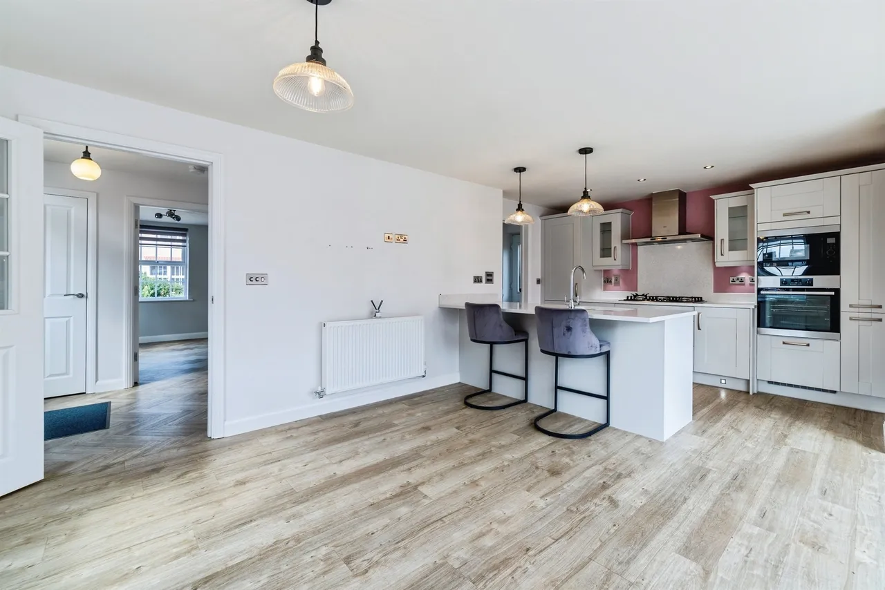 Spruce Meadow, Stotfold, SG5, photo 2