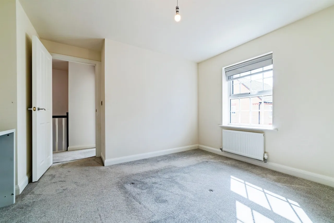 Spruce Meadow, Stotfold, SG5, photo 17