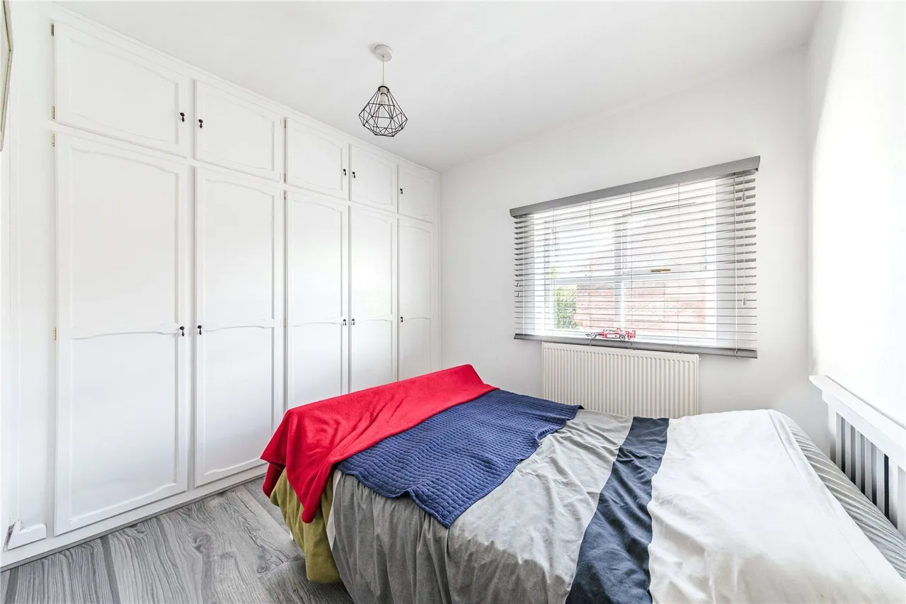 High Road, Byfleet, photo 5