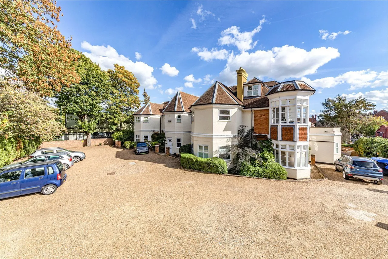 High Road, Byfleet, photo 8