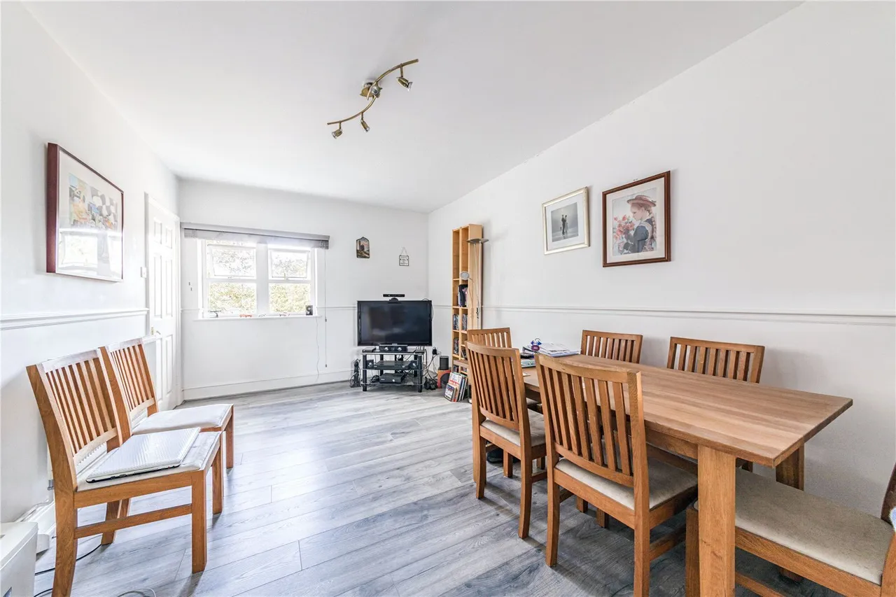 High Road, Byfleet, photo 3