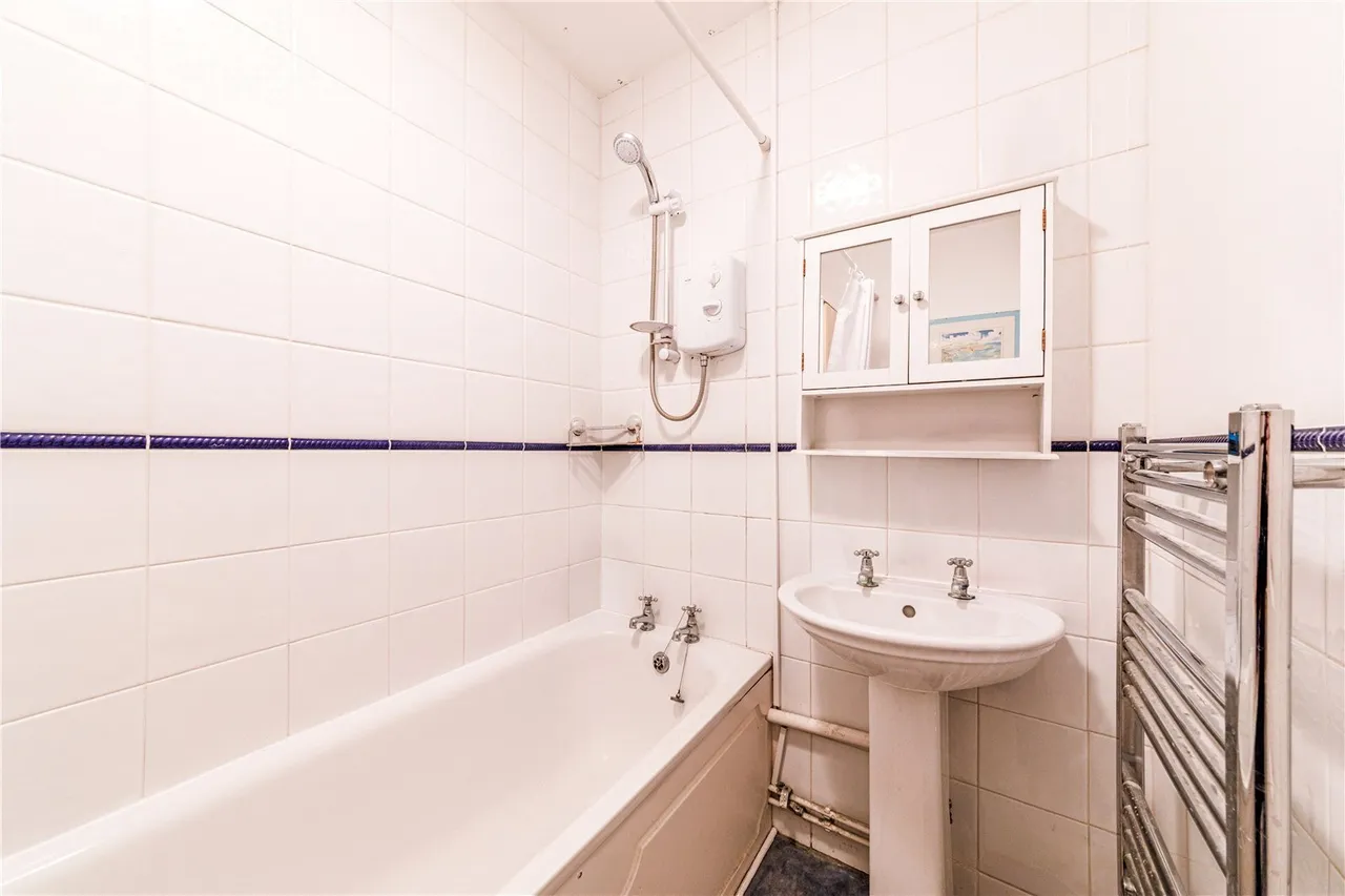 High Road, Byfleet, photo 7