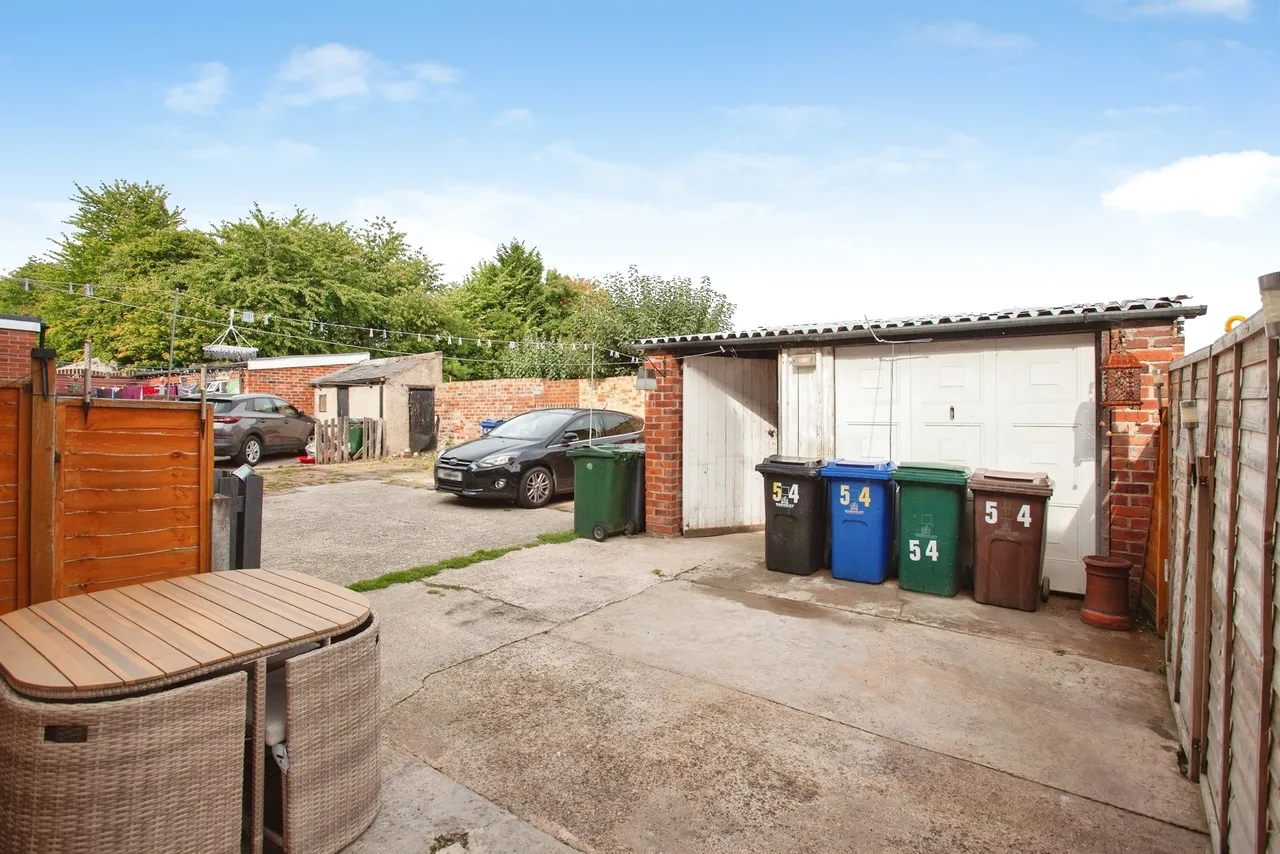 Hough Lane, Wombwell, Barnsley, photo 3
