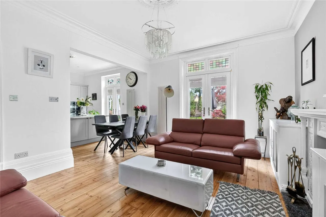 Dunboe Place, Shepperton, Surrey, TW17 9HH, photo 2