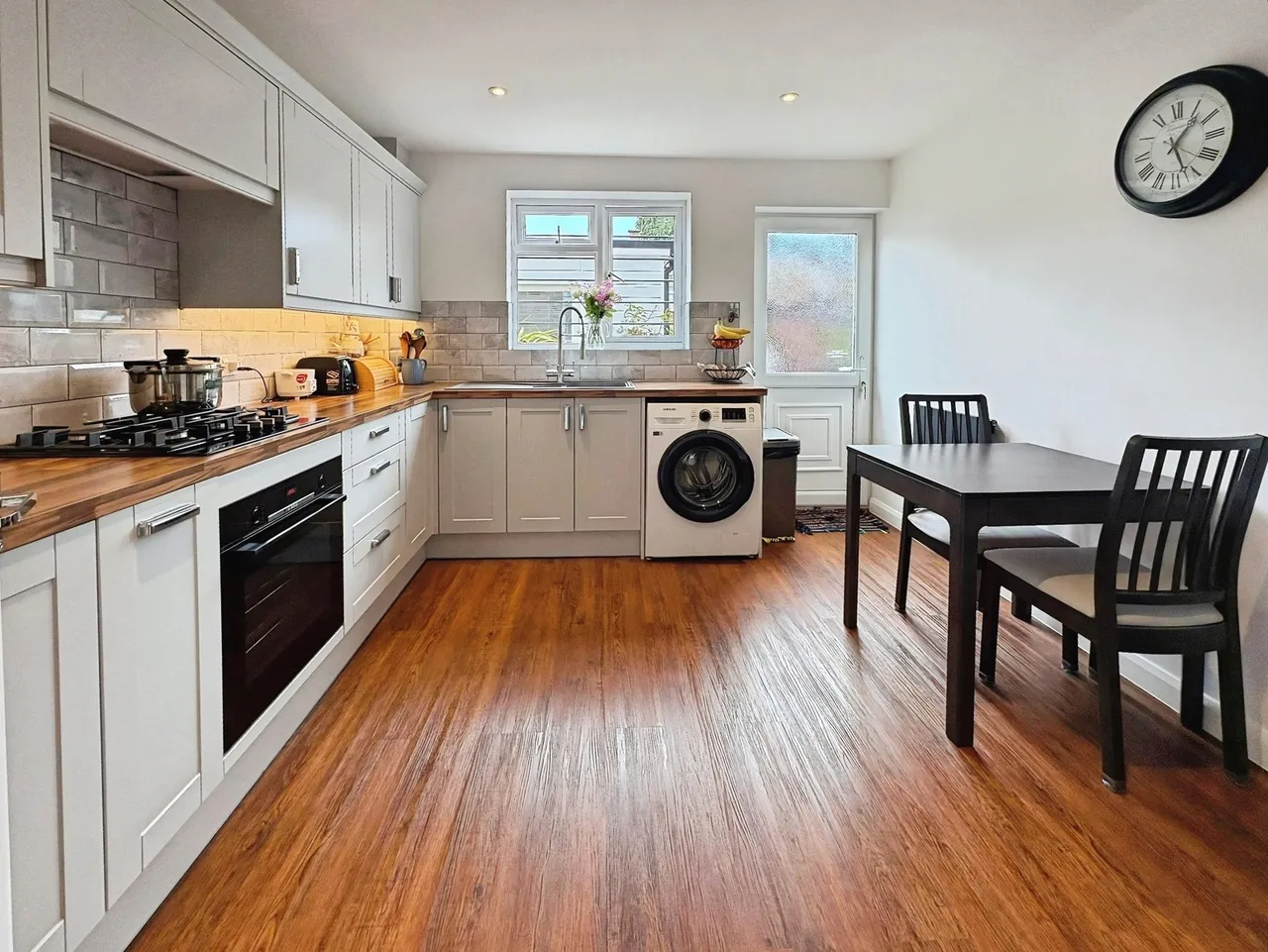 Potters Crescent, Ash, Surrey, GU12 6AY, photo 2