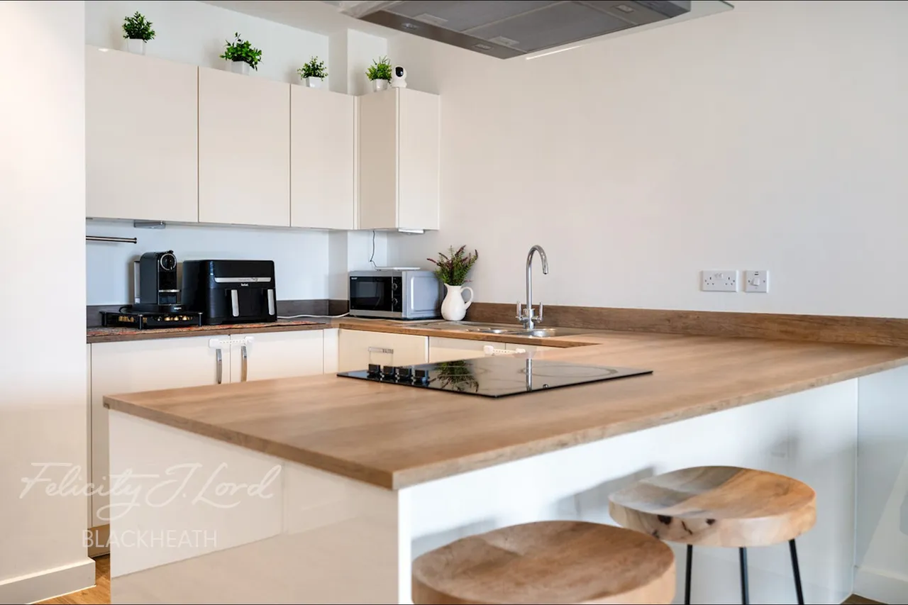 3 bed flat for sale, Rolfe Terrace, Woolwich