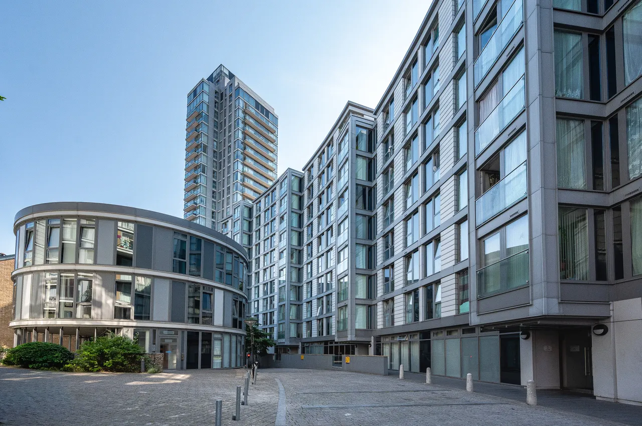 1 bed flat for sale — 804 The Crescent, 2 Seager Place, London