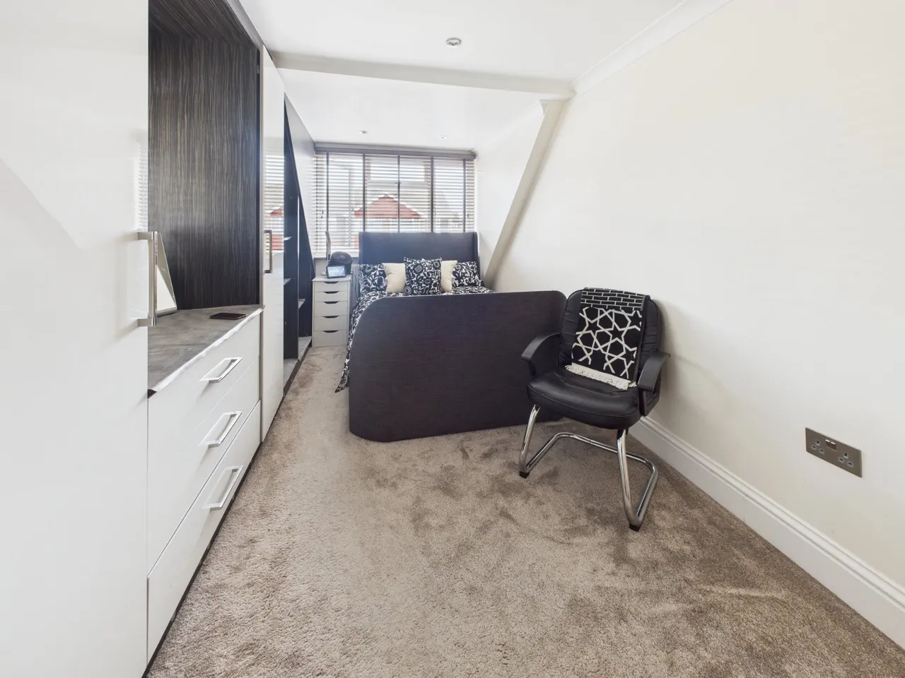 Hinksey Close, Langley, SL3, photo 22