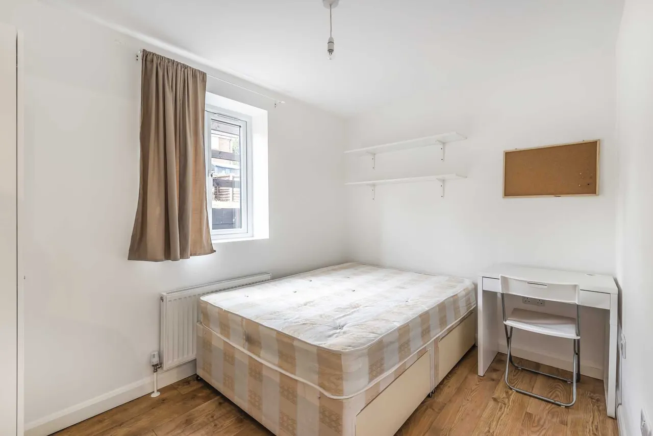 Southway, Guildford, GU2 8DJ, photo 5