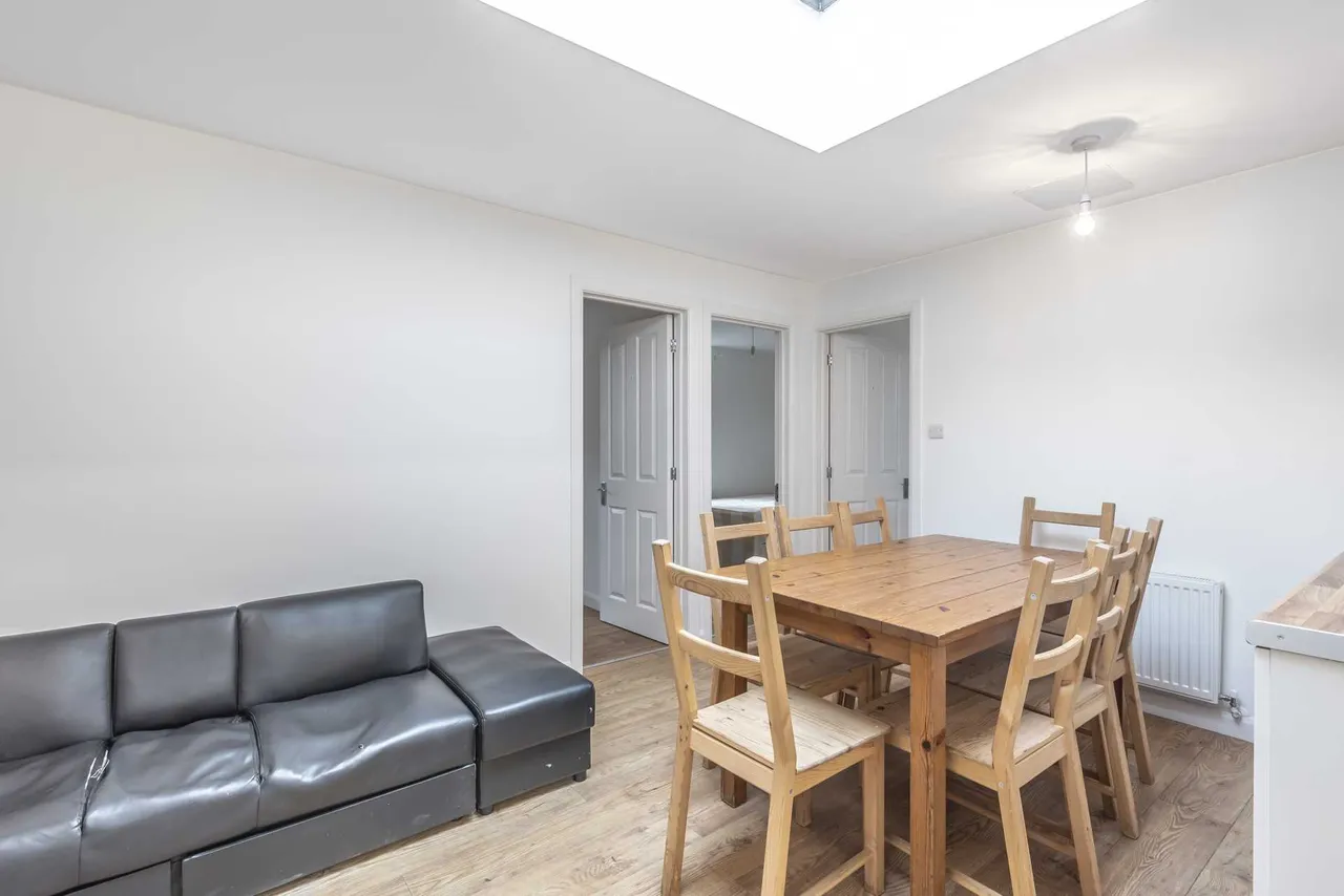 Southway, Guildford, GU2 8DJ, photo 2