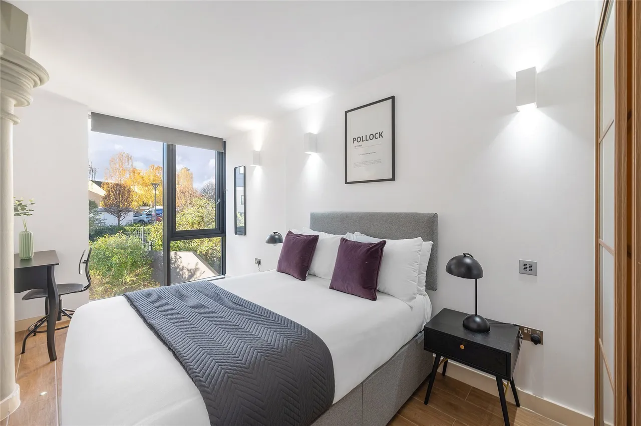 St. Georges Apartments, Brentford, TW8, photo 9