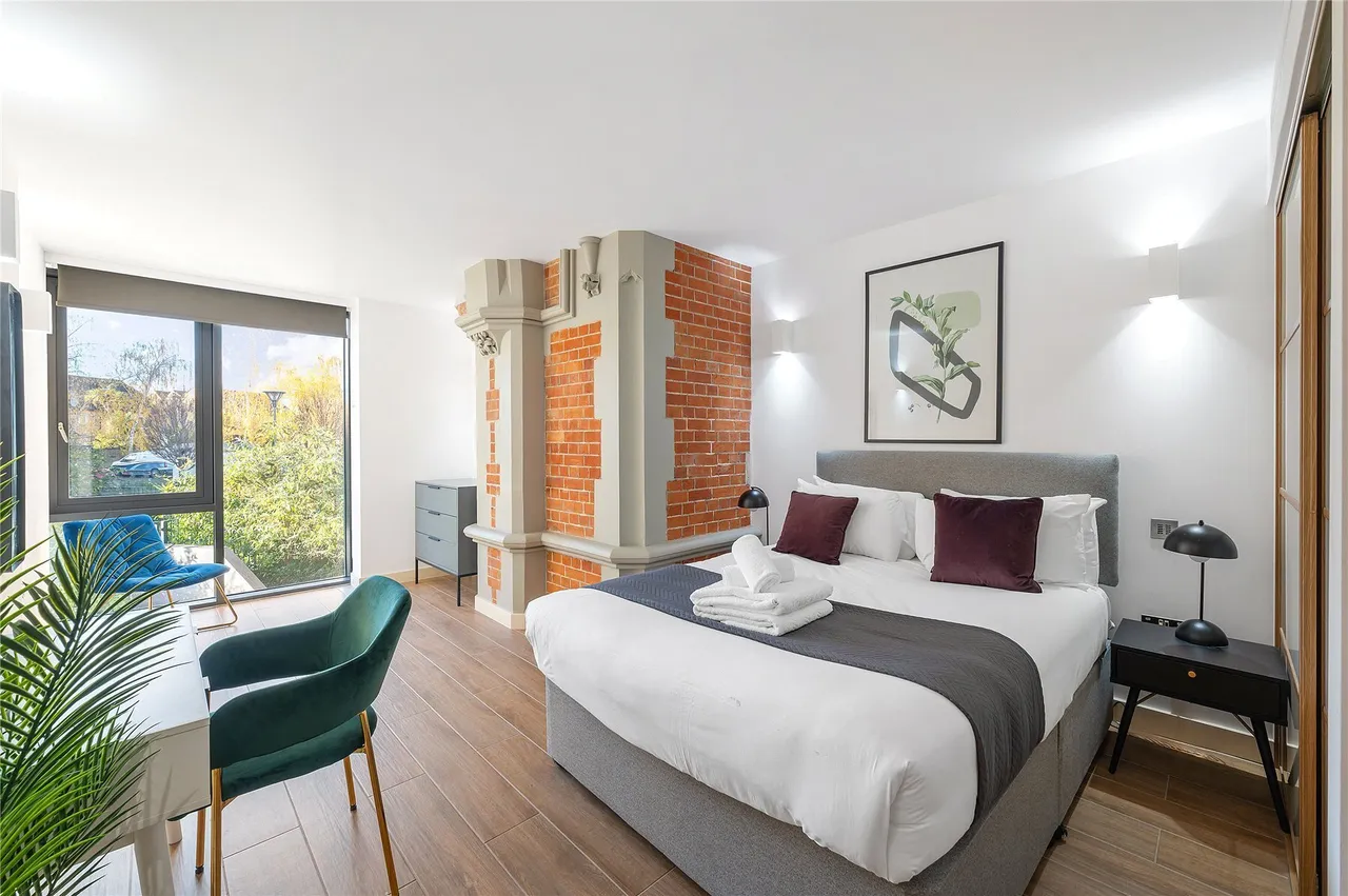 St. Georges Apartments, Brentford, TW8, photo 4