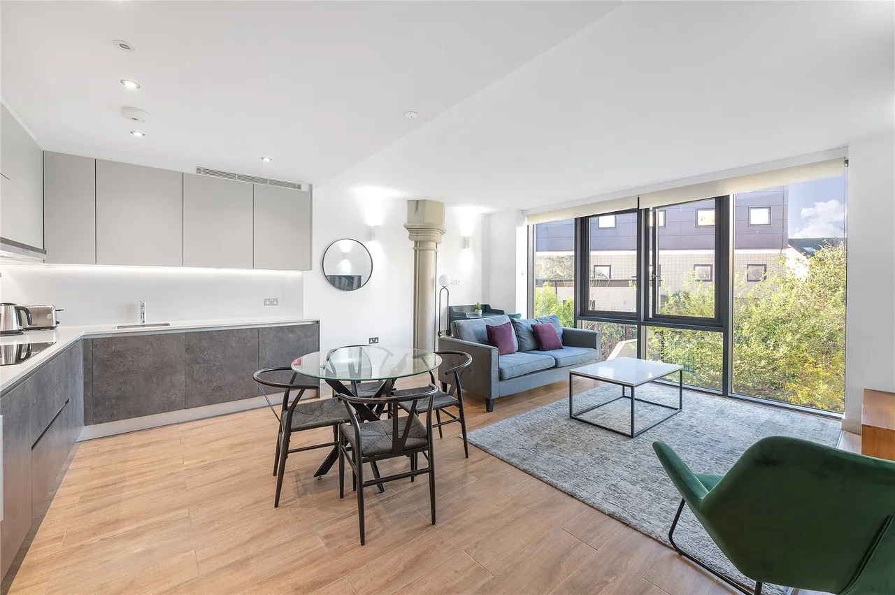 2 bed flat to rent — St. Georges Apartments, Brentford, TW8