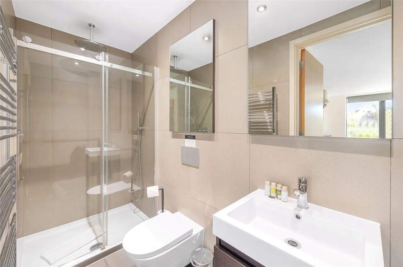 St. Georges Apartments, Brentford, TW8, photo 8