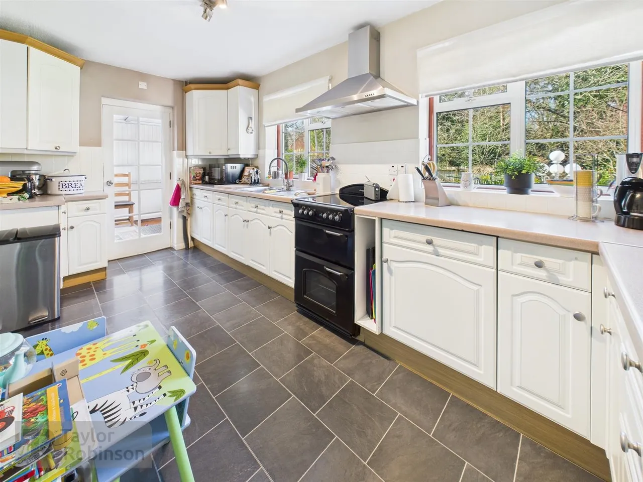 Goffs Close, Southgate, RH11, photo 6