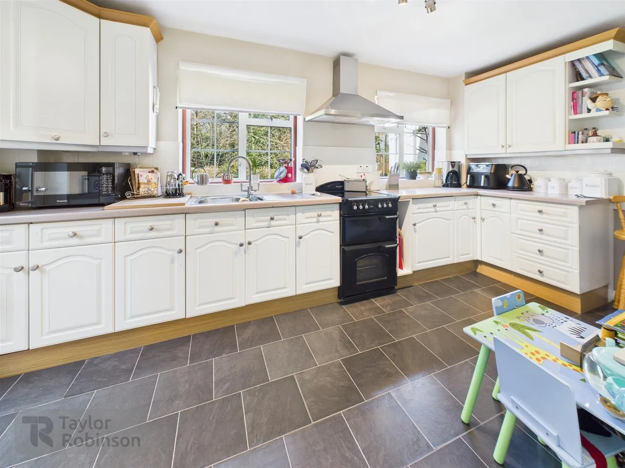 Goffs Close, Southgate, RH11, photo 22