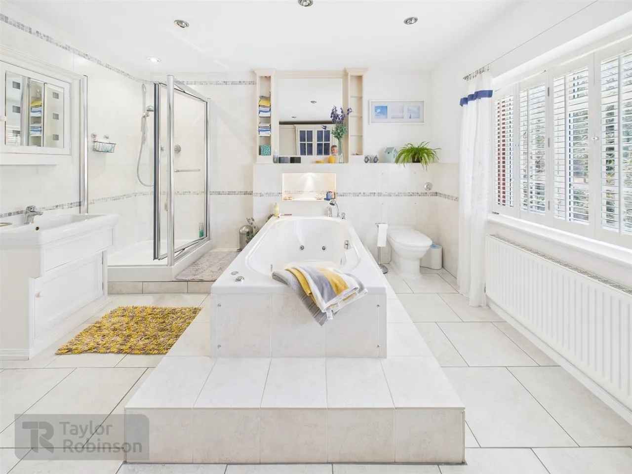 Goffs Close, Southgate, RH11, photo 2