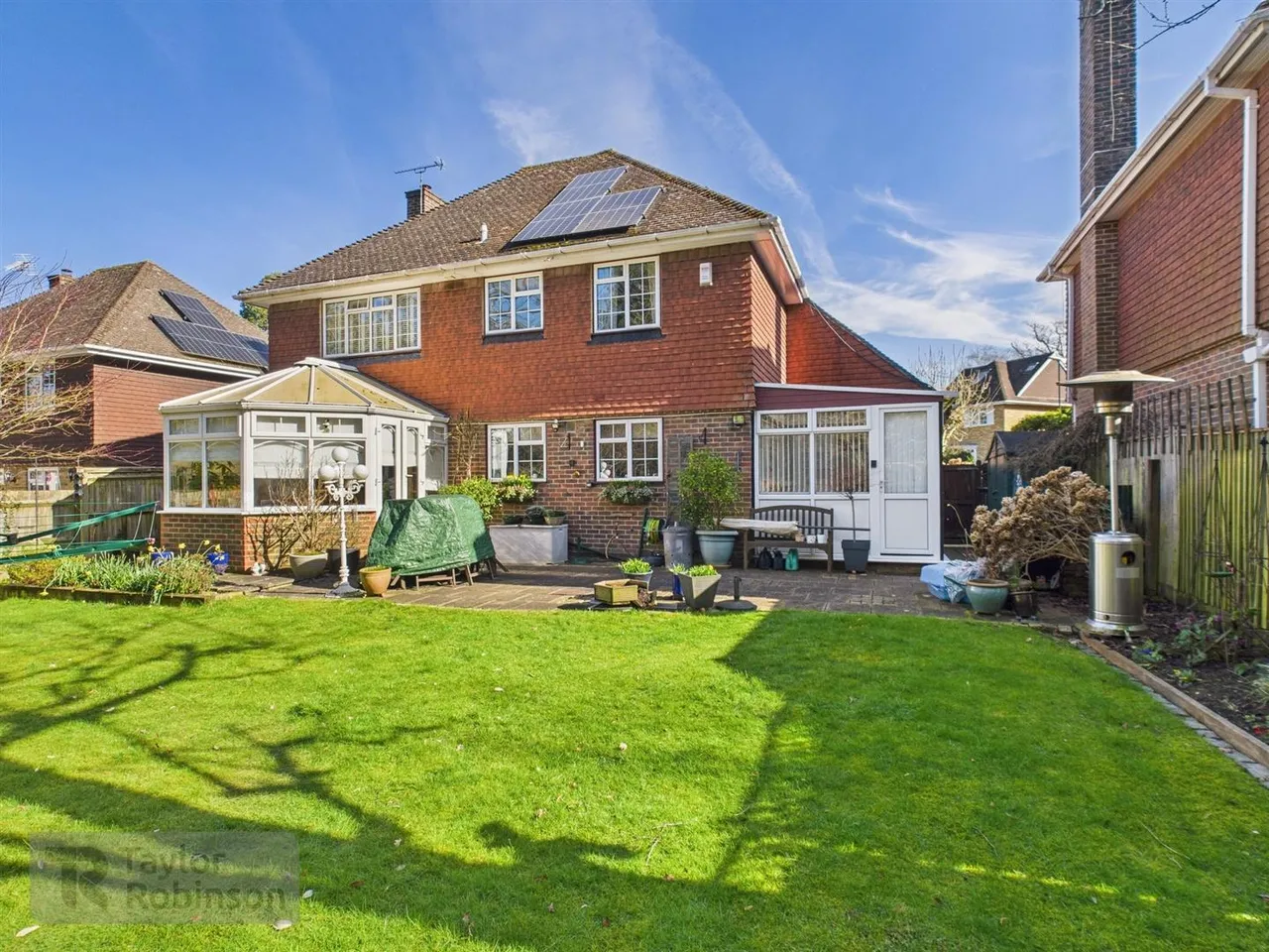 3 bed property for sale, Goffs Close, Southgate, RH11