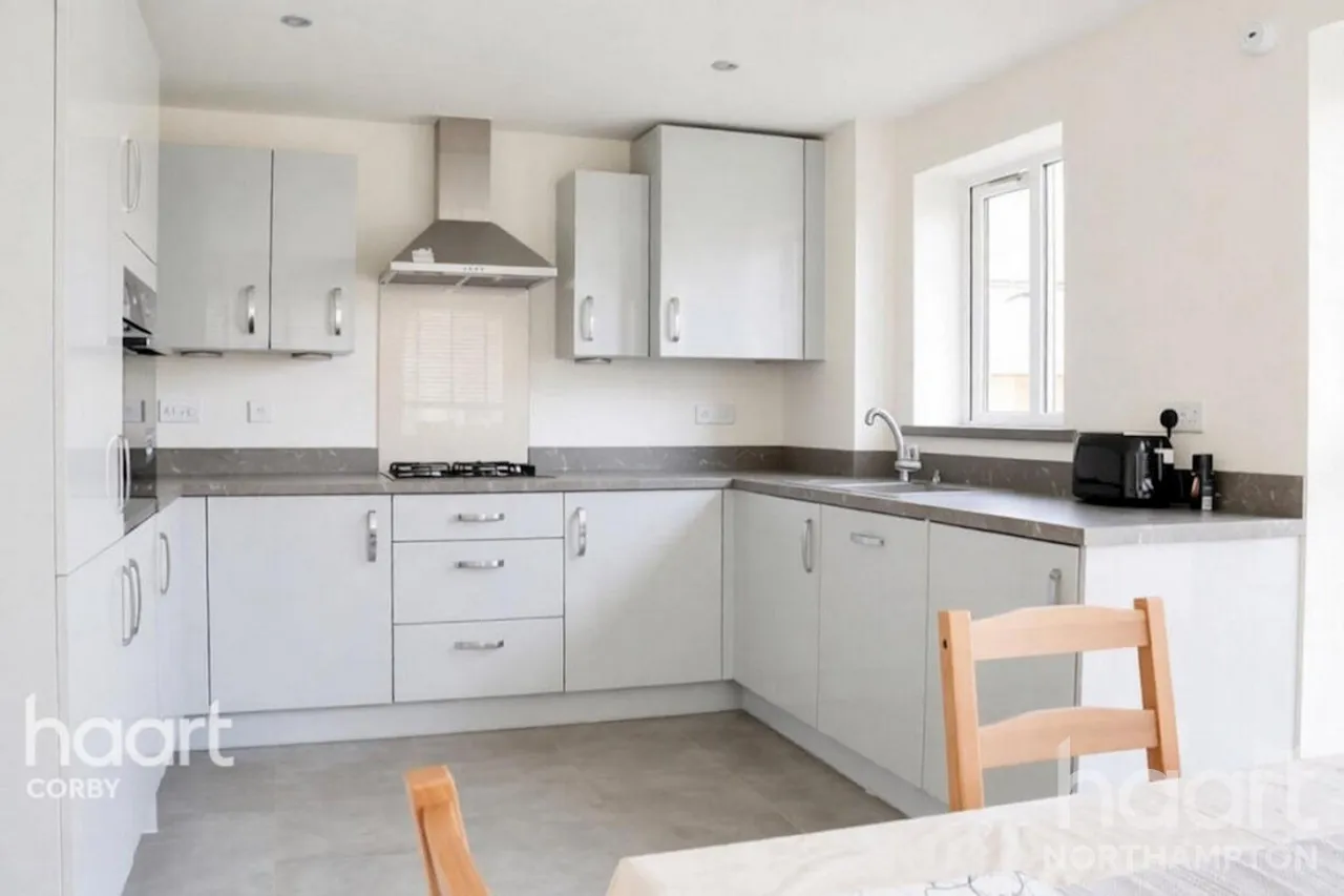 Tansy Road, NN17, photo 3