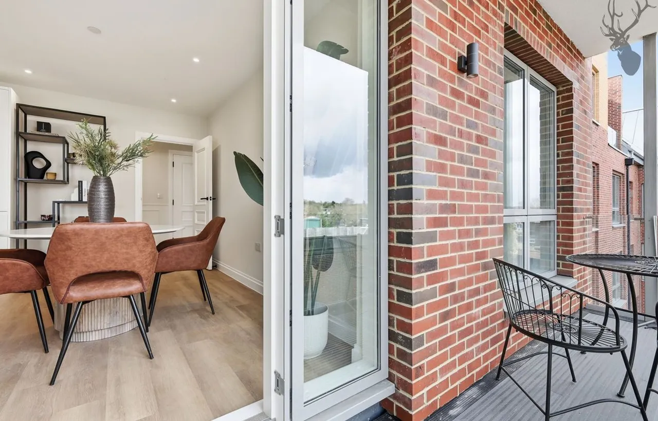 High Road, Chigwell, IG7, photo 17
