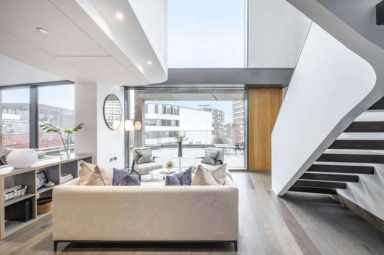 2 bed flat for sale, Hanway Street, London, W1T