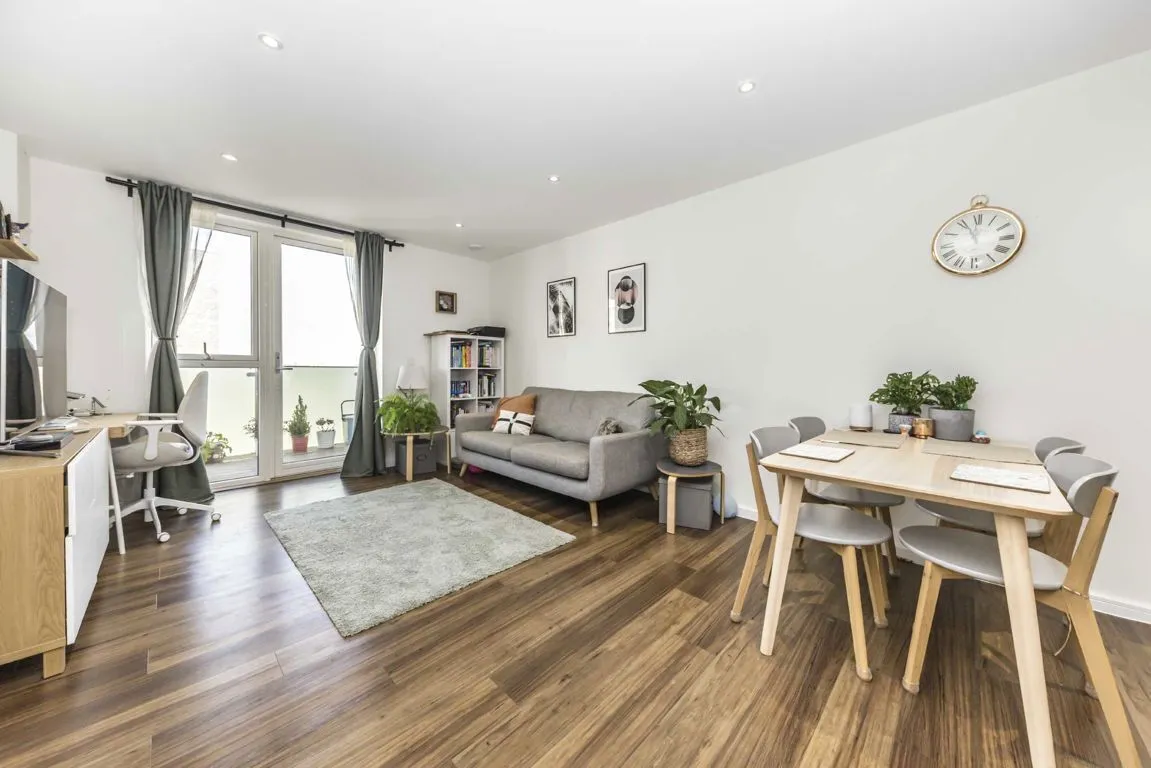 Stanley Road, W3, photo 2