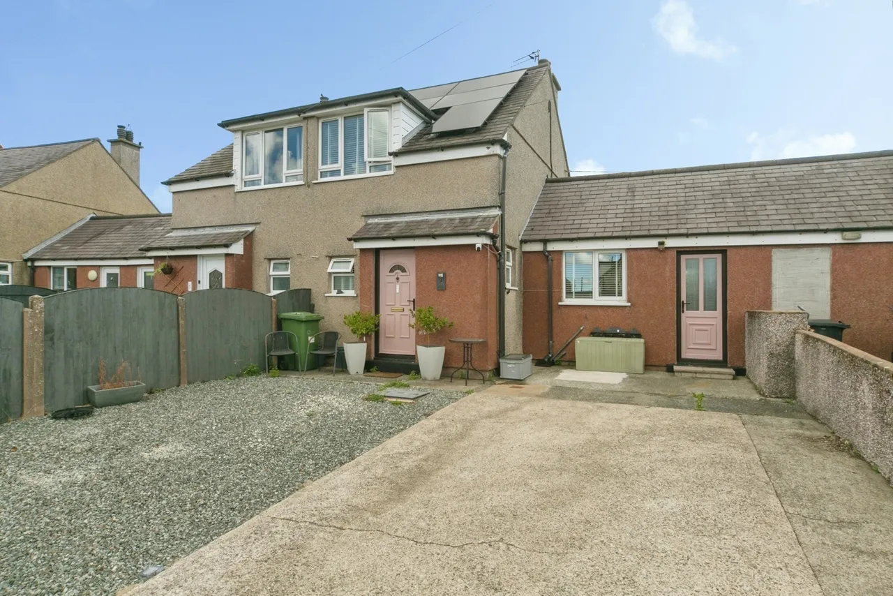 Maes Merddyn, Gaerwen, LL60, photo 19
