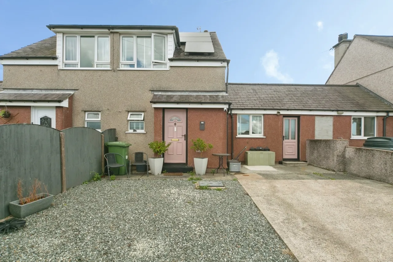 Maes Merddyn, Gaerwen, LL60, photo 11