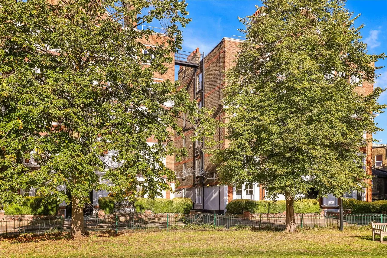Sutton Lane North, London, W4, photo 10