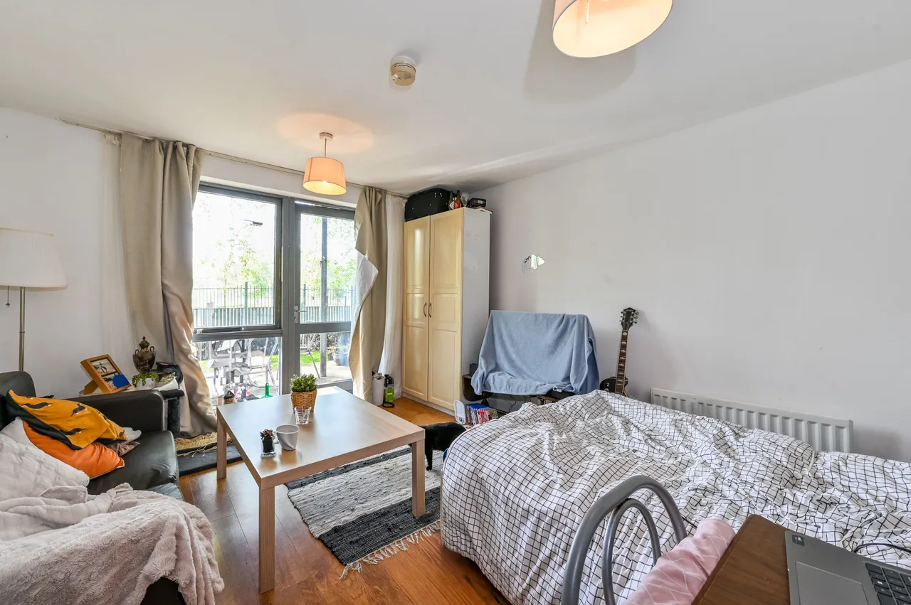 2 bed flat for sale, London, E5