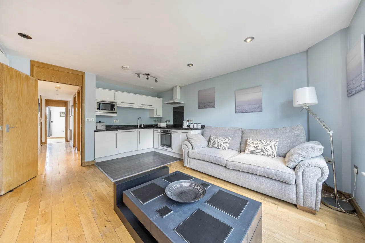 Station Crescent, SE3, photo 13