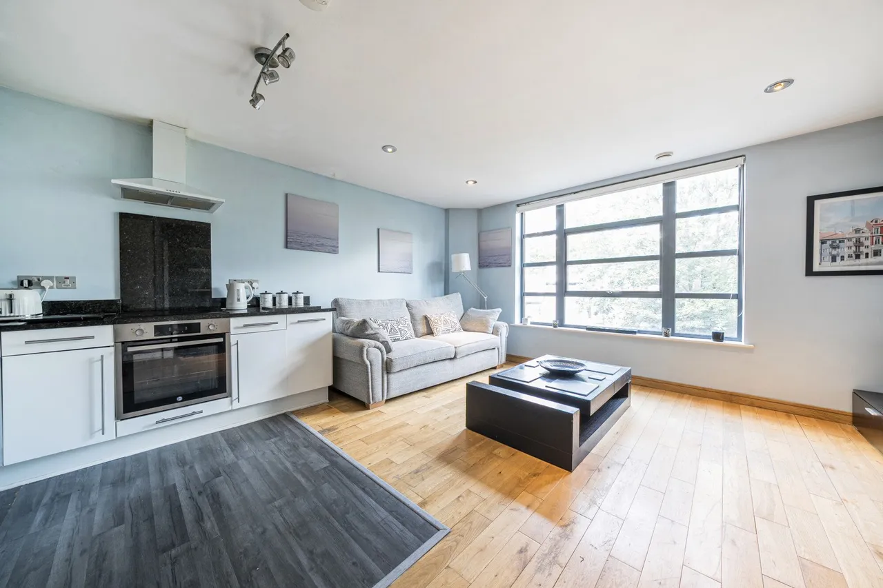 Station Crescent, SE3, photo 7
