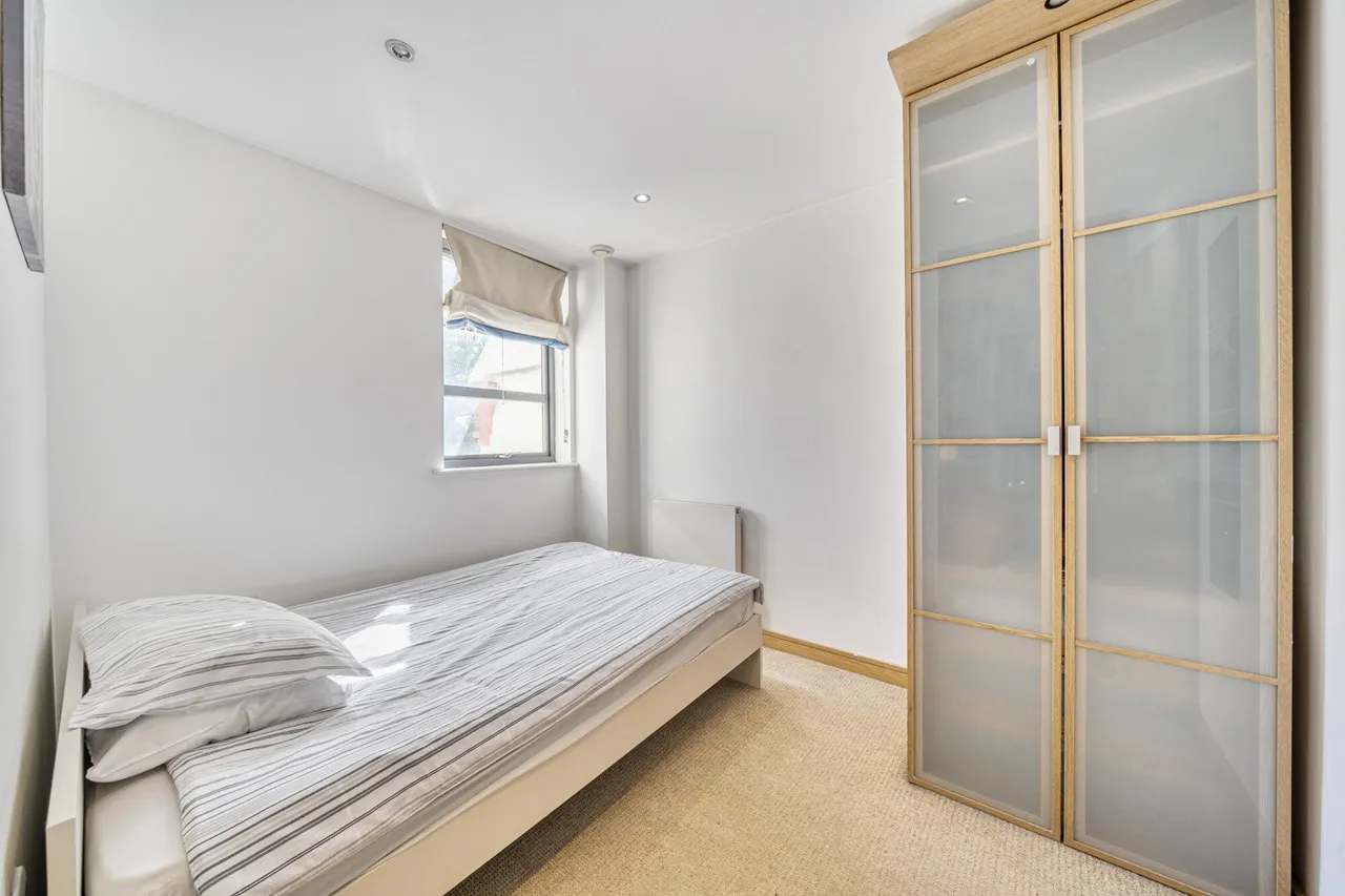 Station Crescent, SE3, photo 16