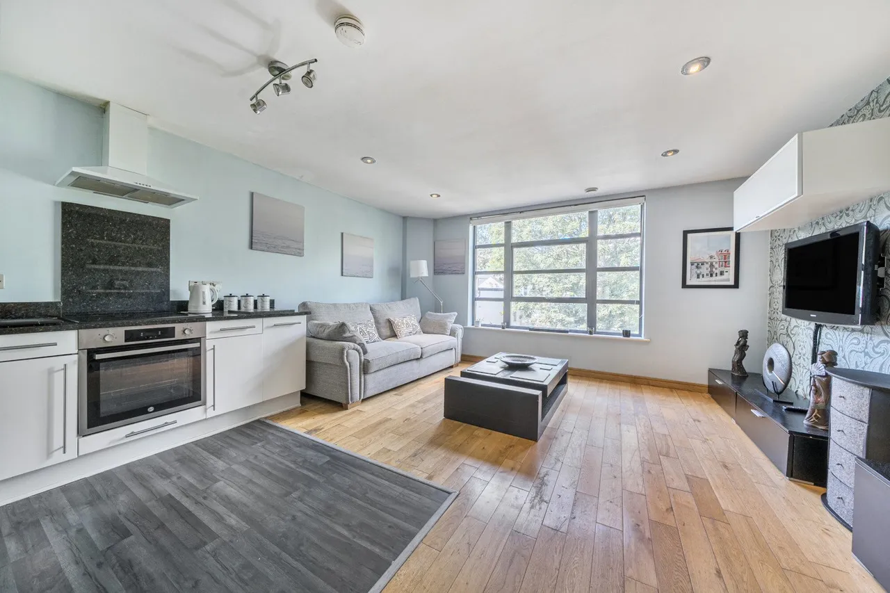 2 bed flat for sale — Station Crescent, SE3