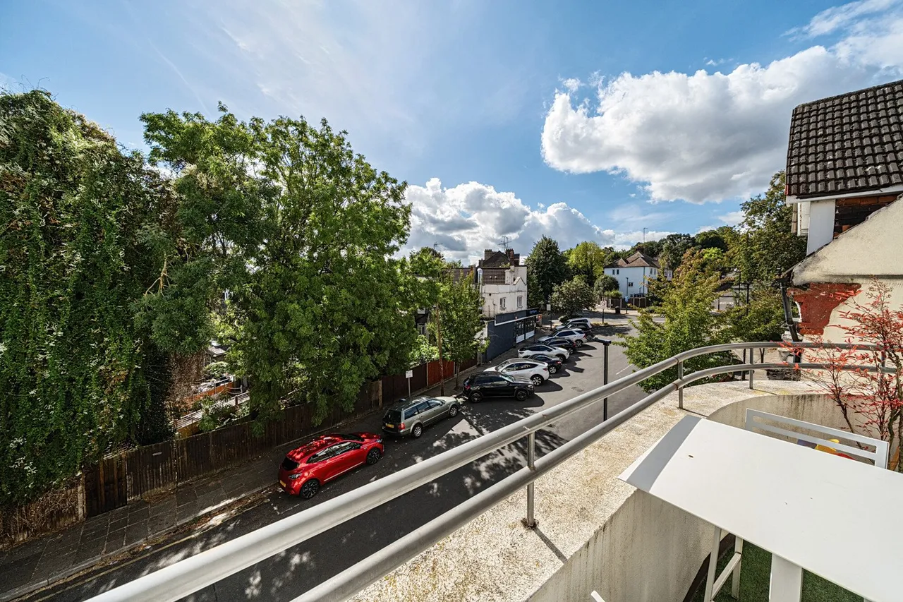 Station Crescent, SE3, photo 18