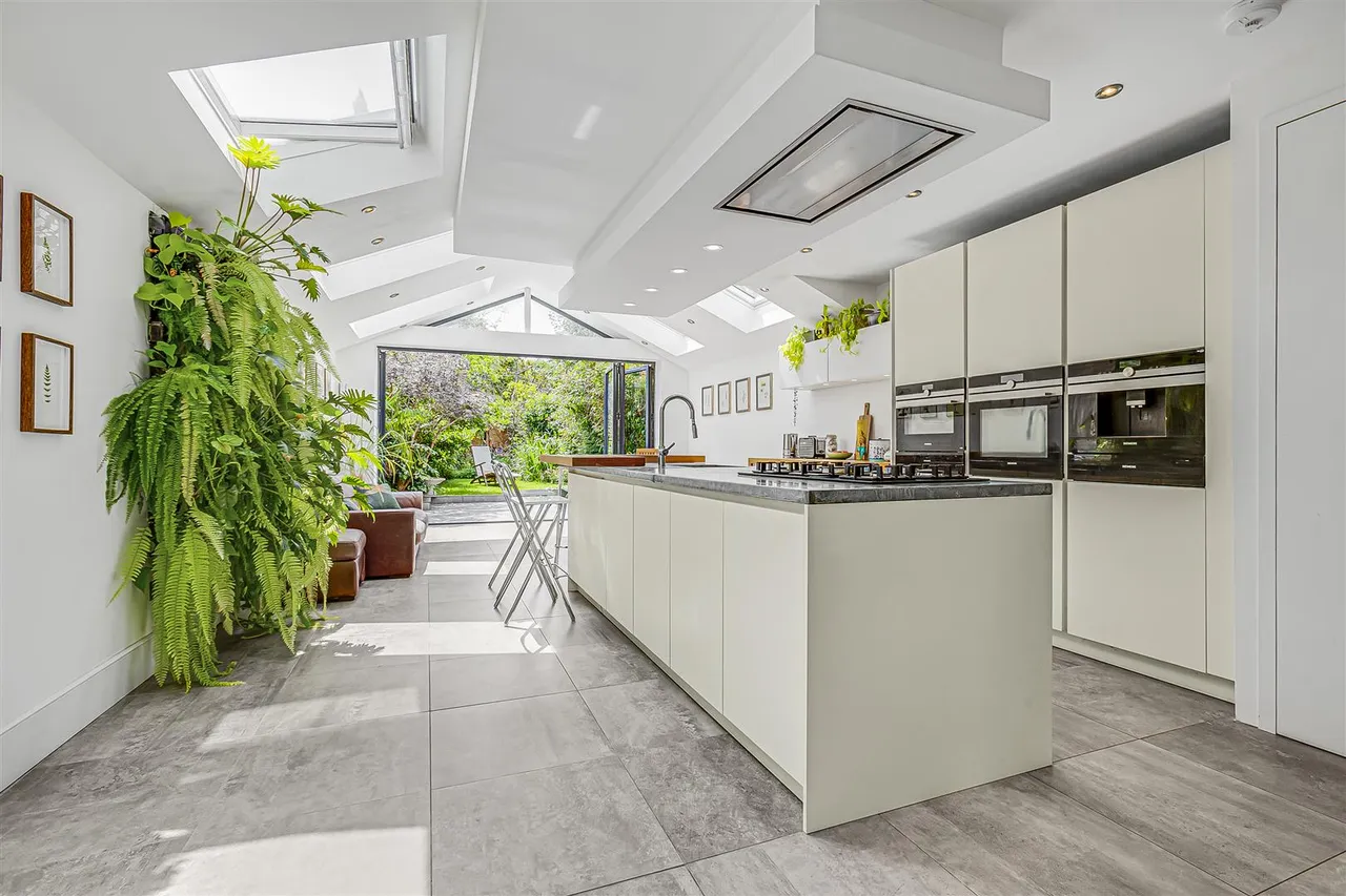 3 bed house to rent, Kingsway, Mortlake, SW14