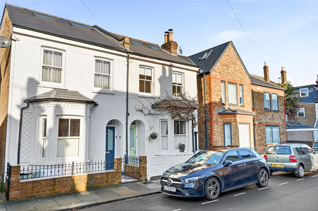 4 bed house for sale — Walpole Crescent, Teddington, TW11 8PH