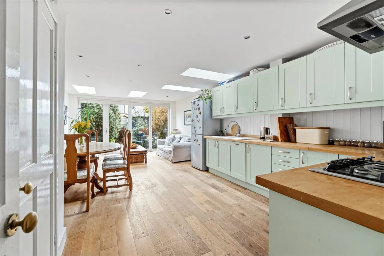 Walpole Crescent, Teddington, TW11 8PH, photo 2