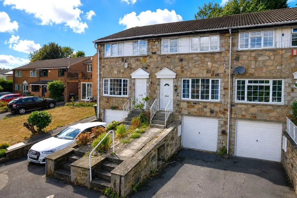 3 bed house for sale — Cliffe Lane South, Baildon, West Yorkshire, BD17