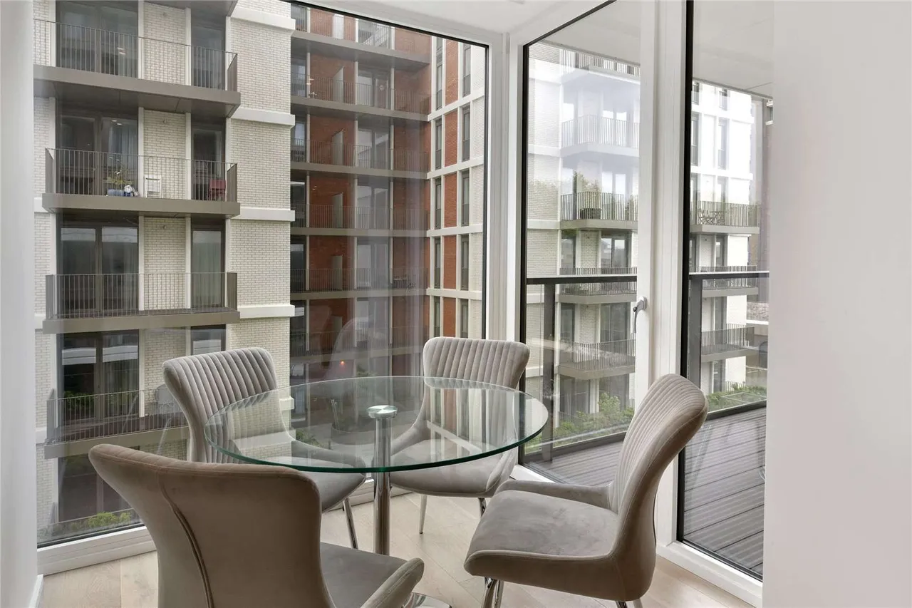York Place, London, SW11, photo 4
